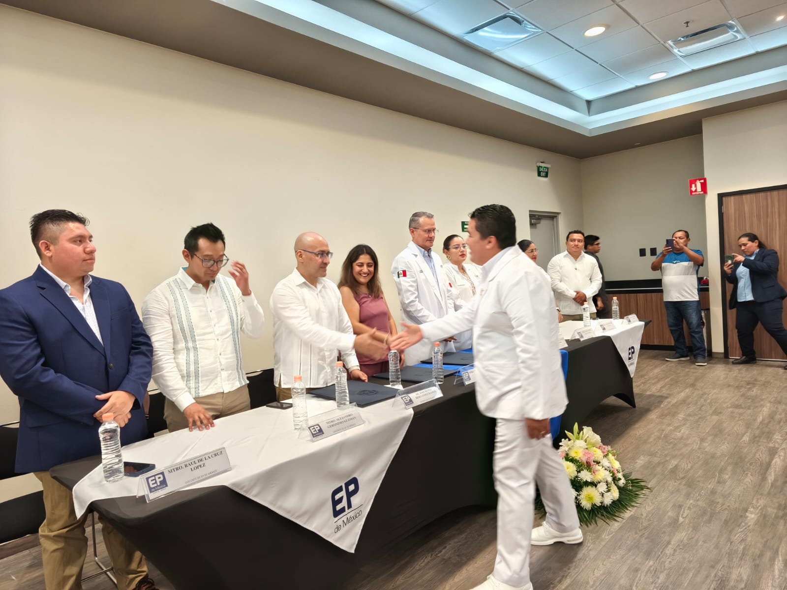 Recibiendo el diploma